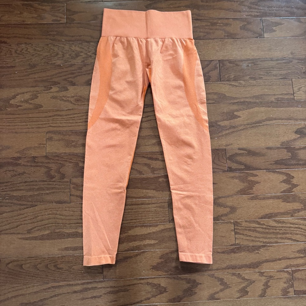 NVGTN Peach Seamless Scrunch Leggings Gym Workout Activewear Size M